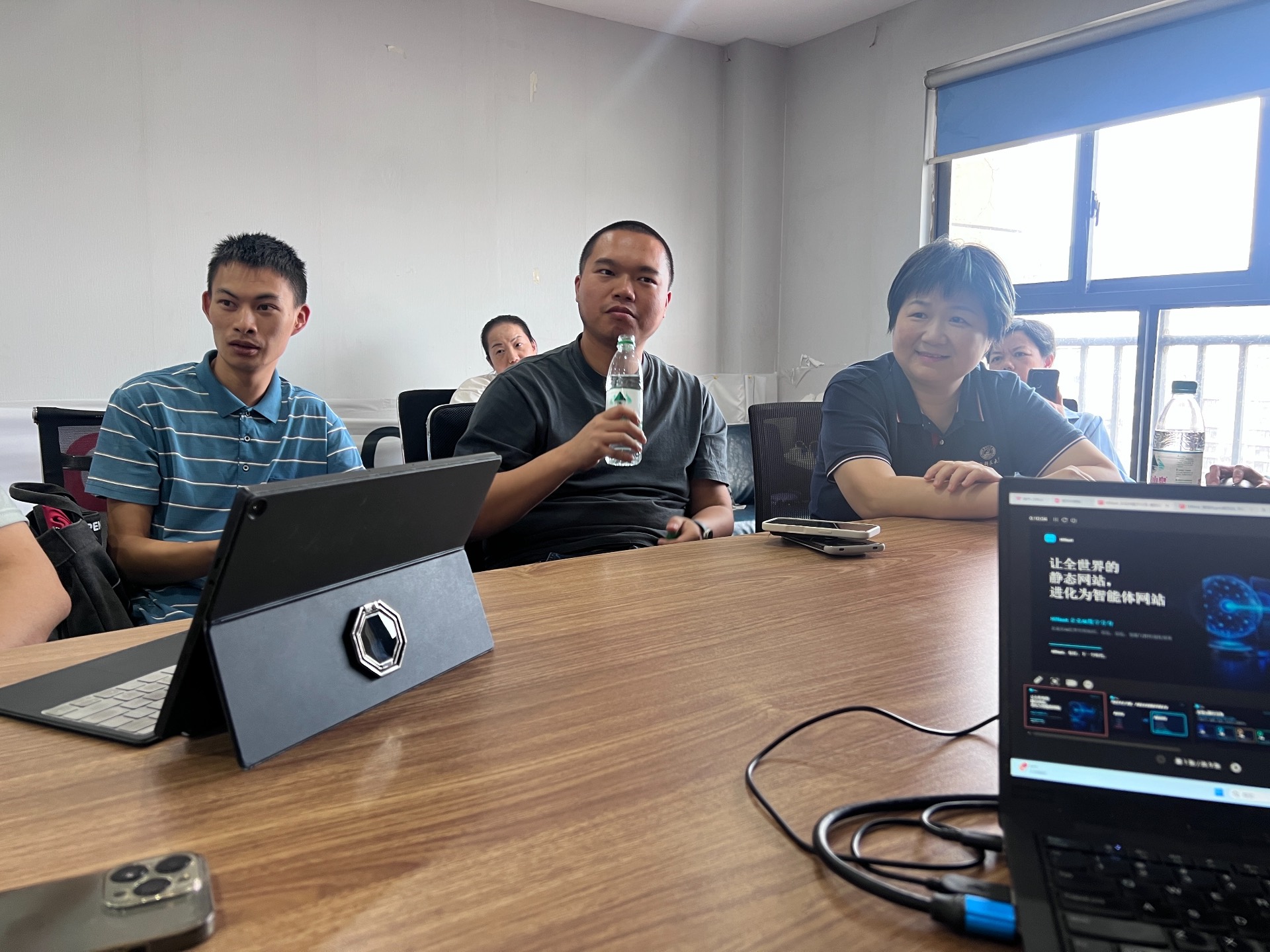 AI业校第二期沙龙举办 探讨退休教师知识AI传承路径 配图 2